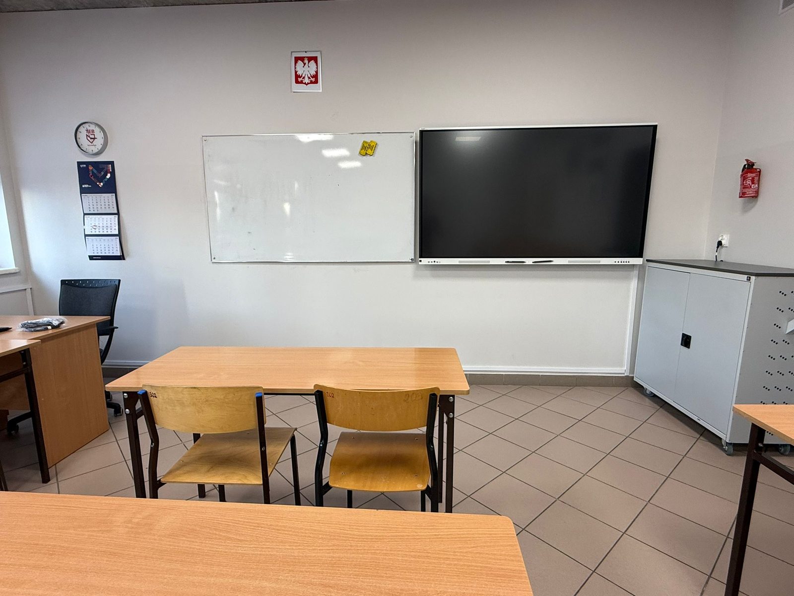Instalacja monitora interaktywnego w sali edukacyjnej – Warszawa