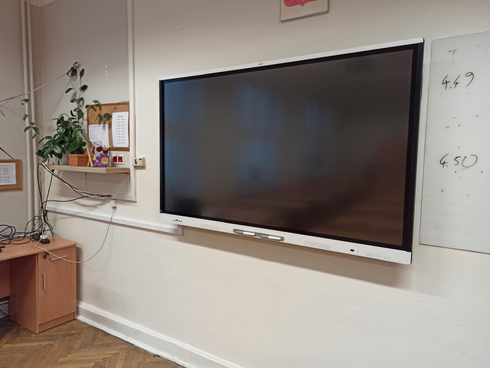 Sala lekcyjna z monitorem interaktywnym – Białystok