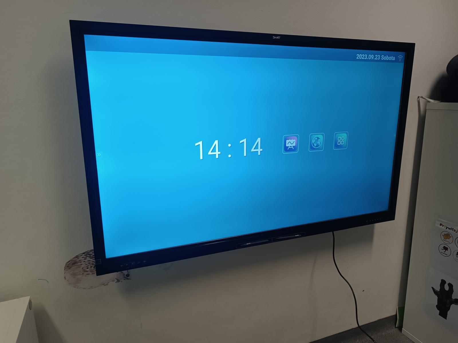 Instalacja monitora interaktywnego w sali edukacyjnej – Katowice